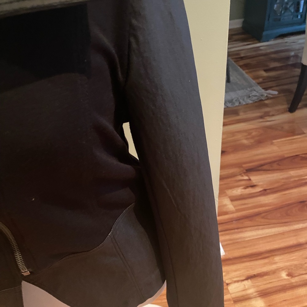 Black Jacket - Picture 6 of 10